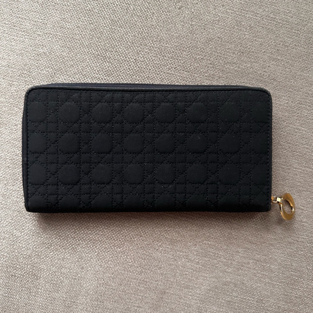 Dior Black Quilted Wallet Sophisticated Design
